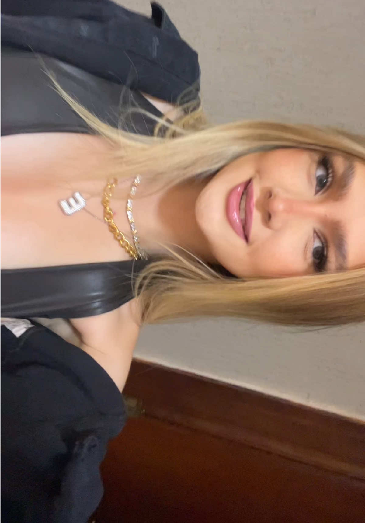 @&Egrave;rika Ferreira