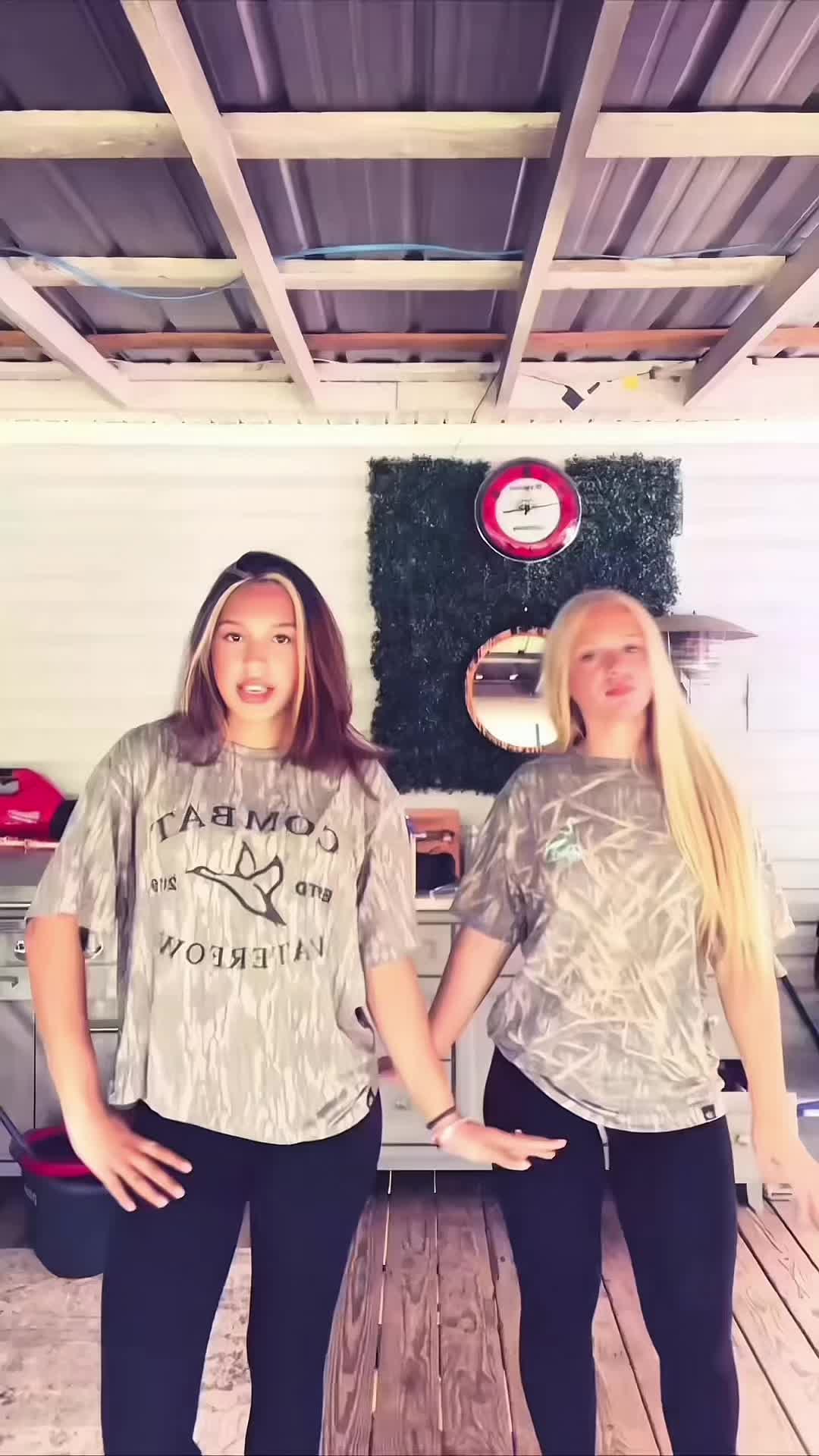 @⃟