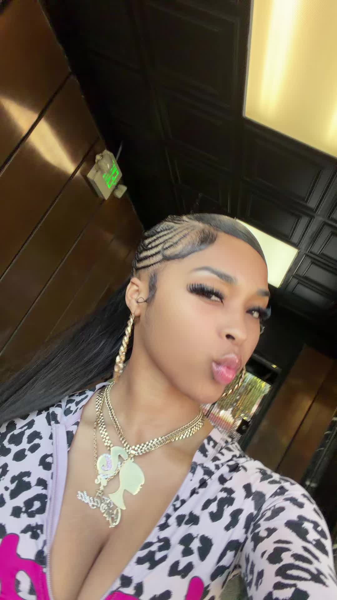 @Barbie 🦄