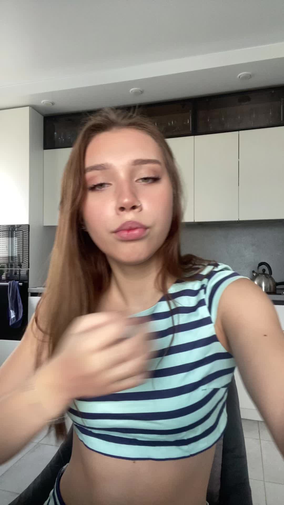 @annushka