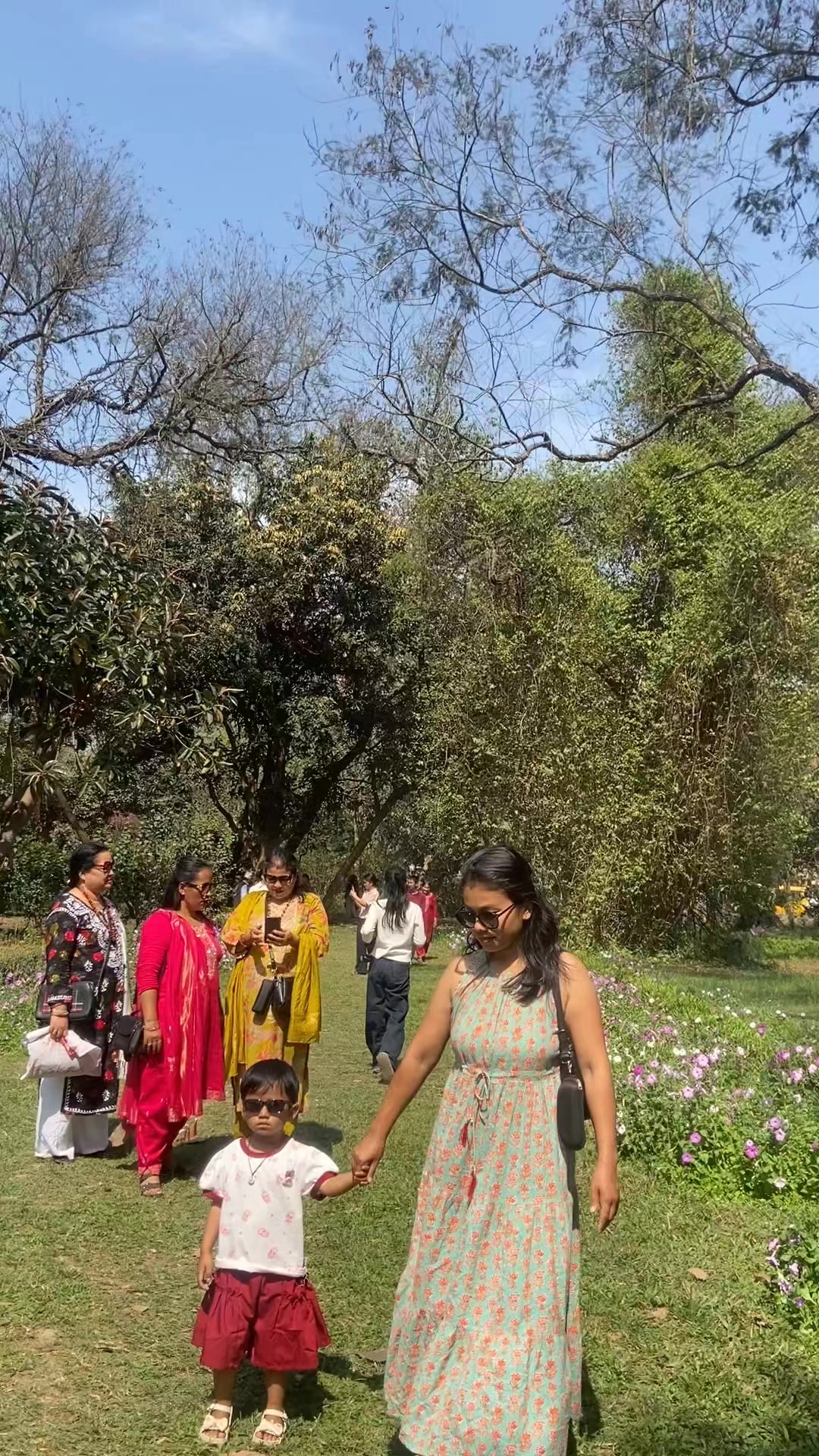 @🌻👩&zwj;👦🌍