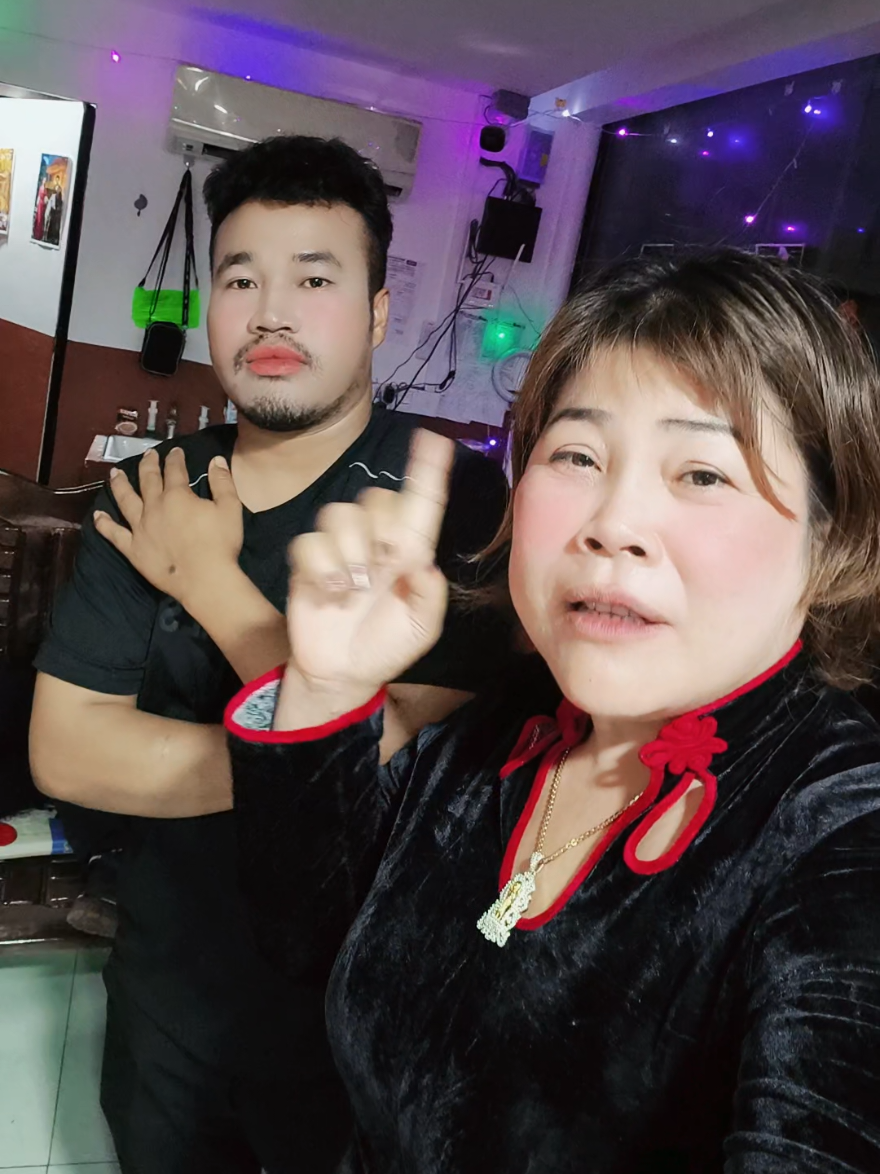 @HUNSARATH - ហ៊ុនសារ៉ាត់