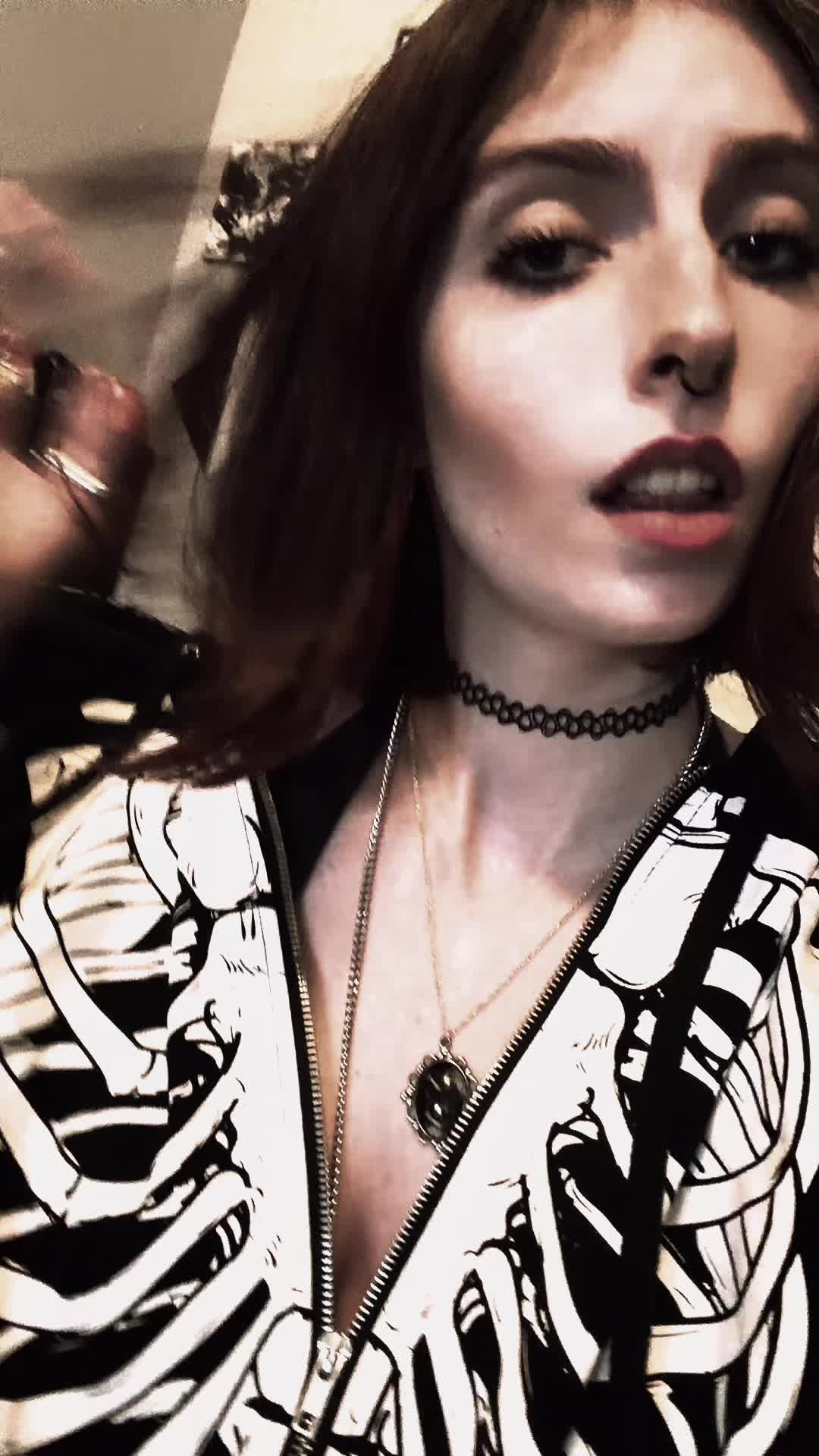 @Ainswoo