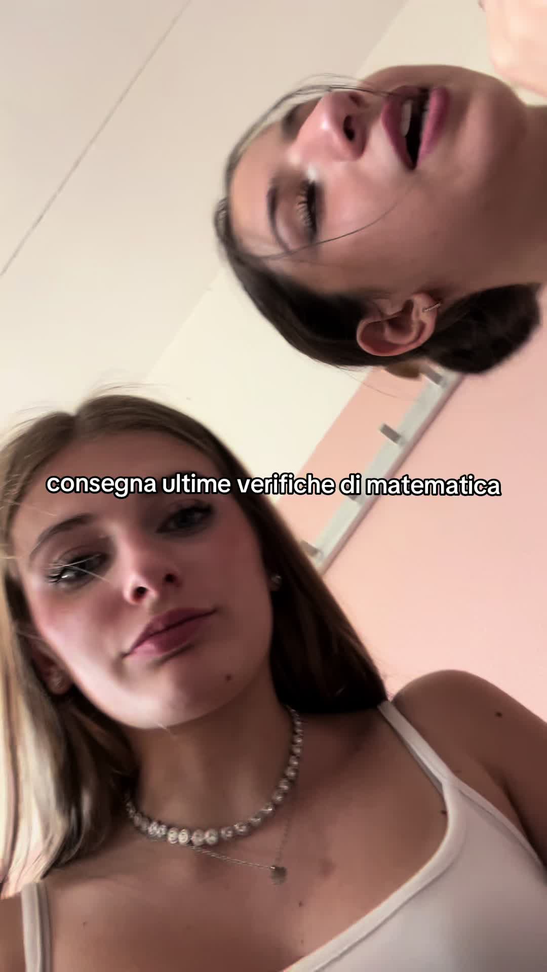 @👩🏼&👩🏻