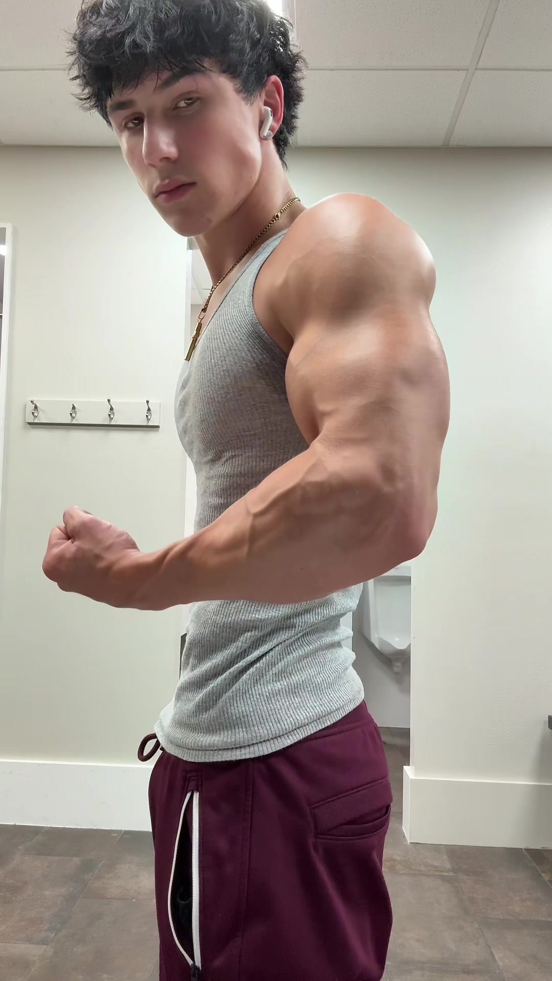 @d33jaee_lifts