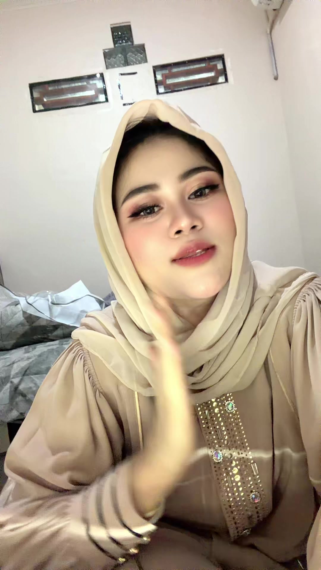 @lisaolshope01