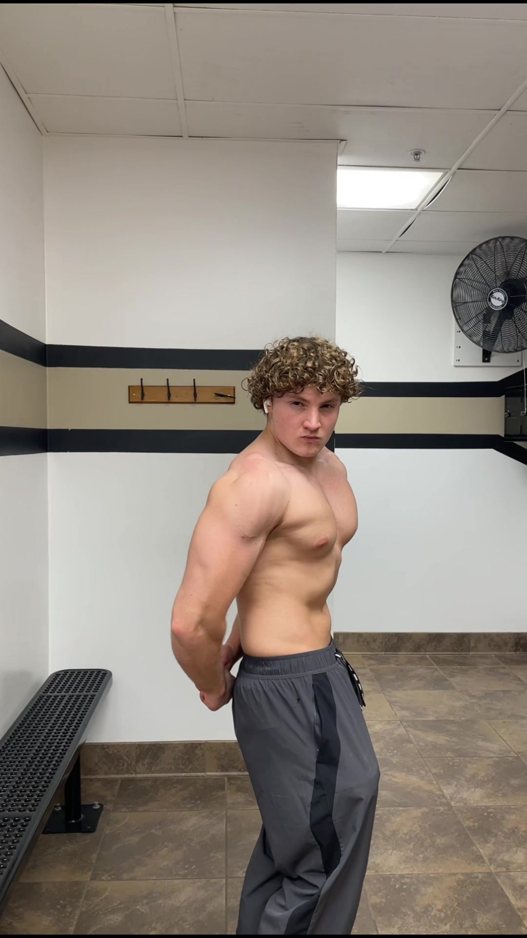 @aaroncombel855