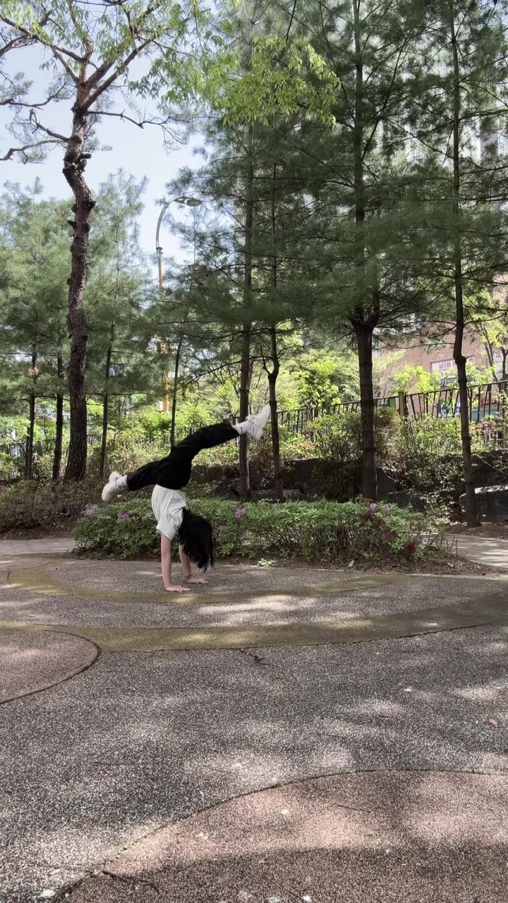 @지유보다 못생긴 뽀얁🤸&zwj;♀️
