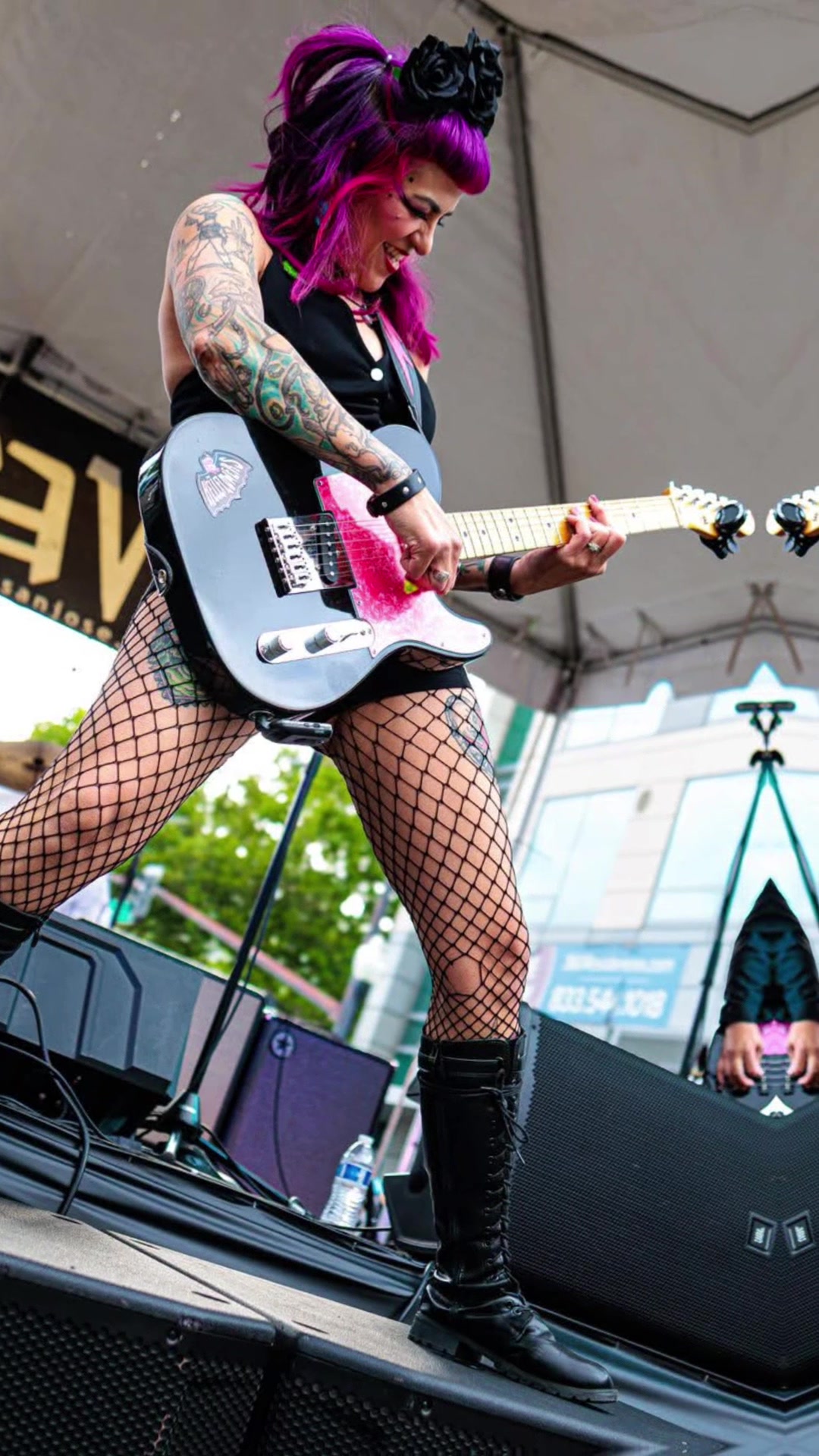 @TheHellflowers