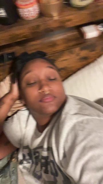 @👸🏽🪻