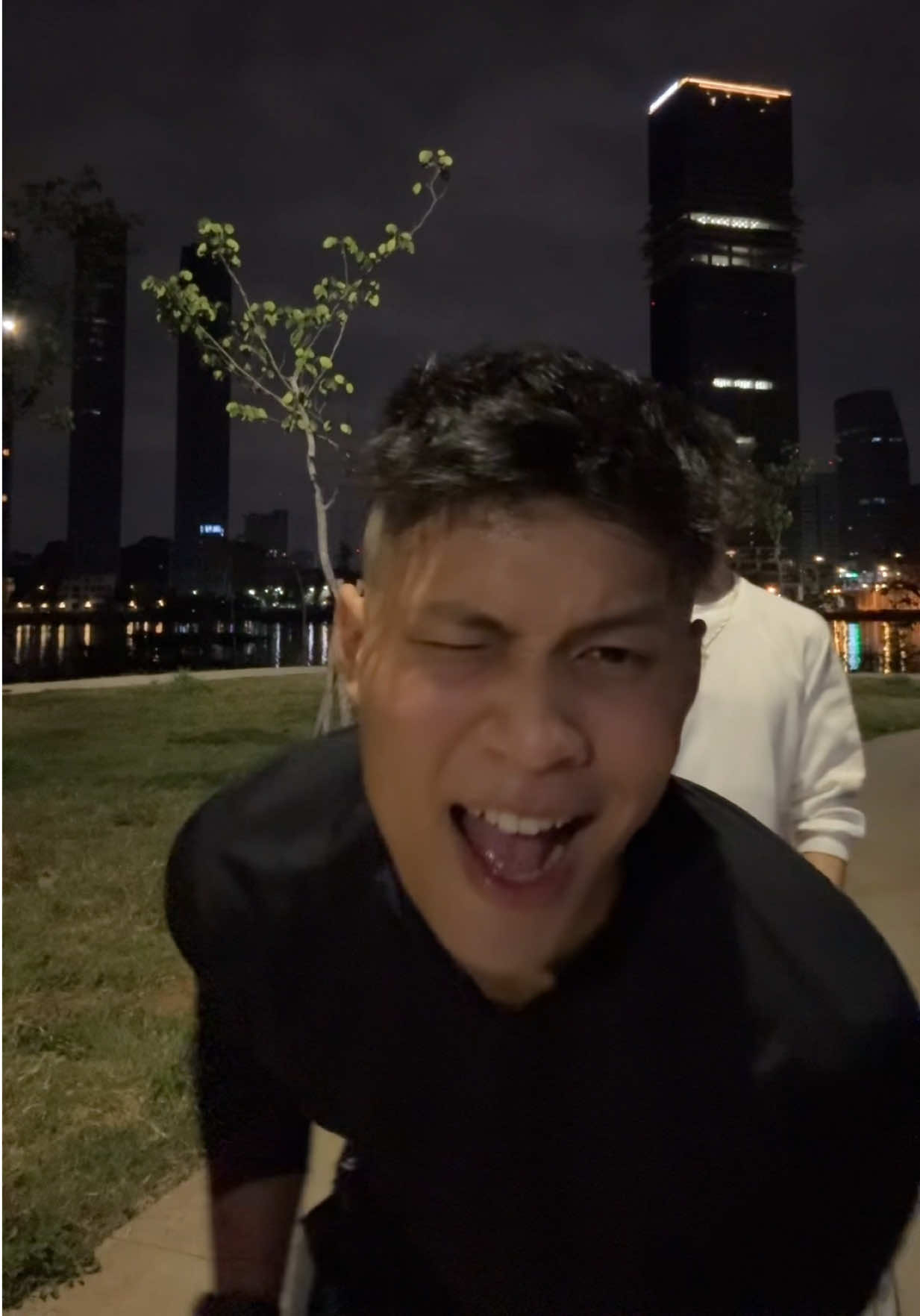 @Ho&agrave;ng Tử Đ&aacute;