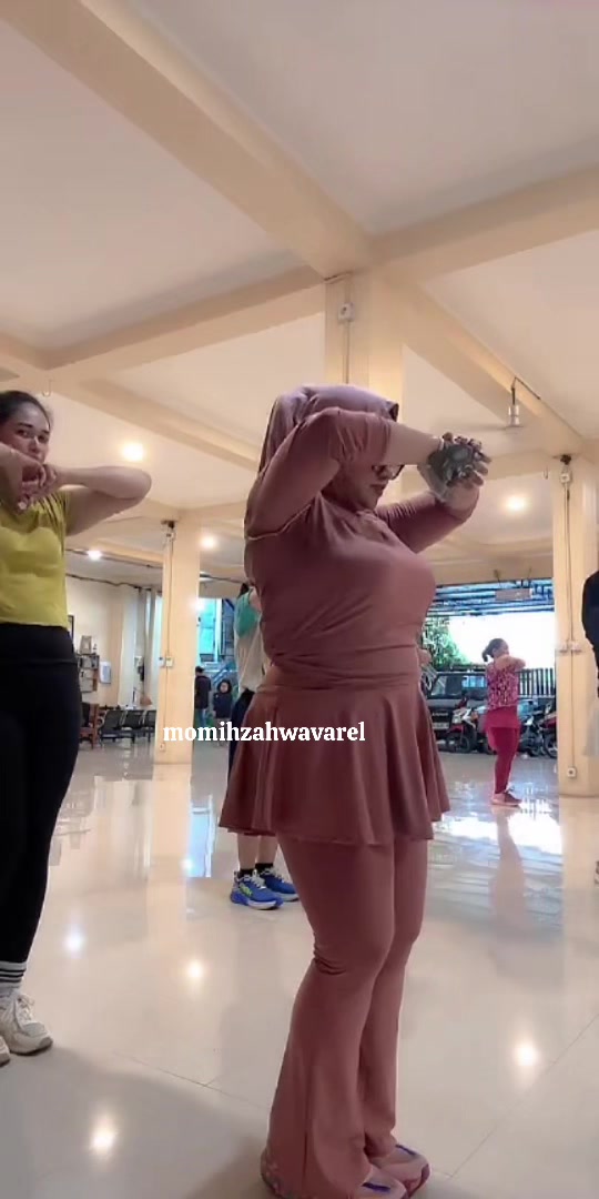 @momihzahwavarel