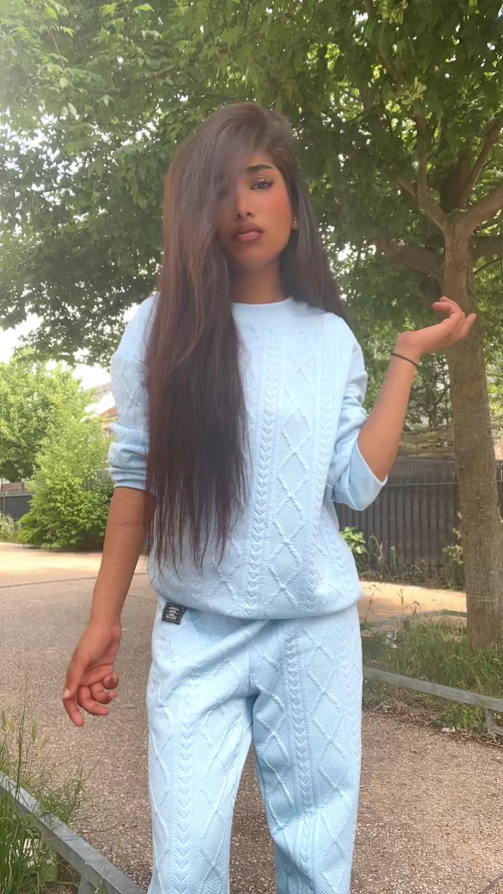 @Anishba 🌺🤍