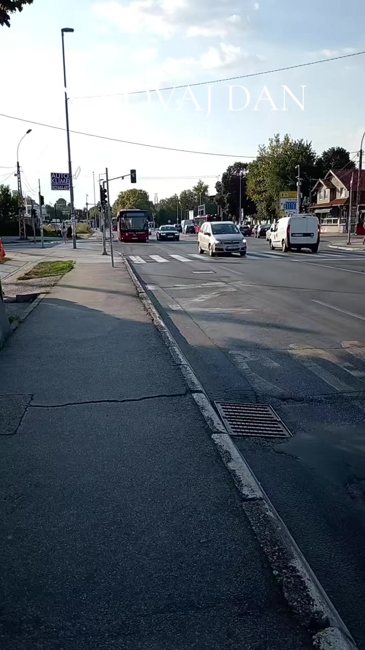 @Autobusi