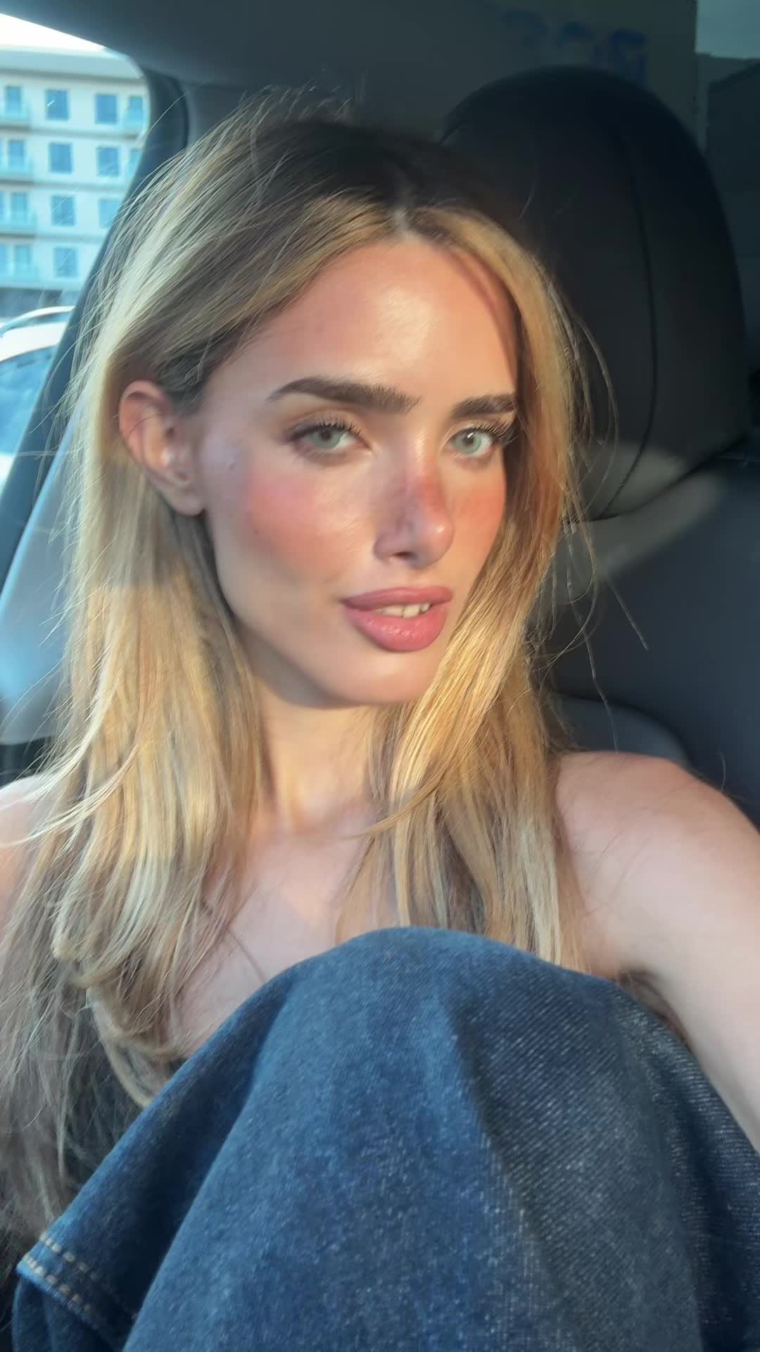 @Adora