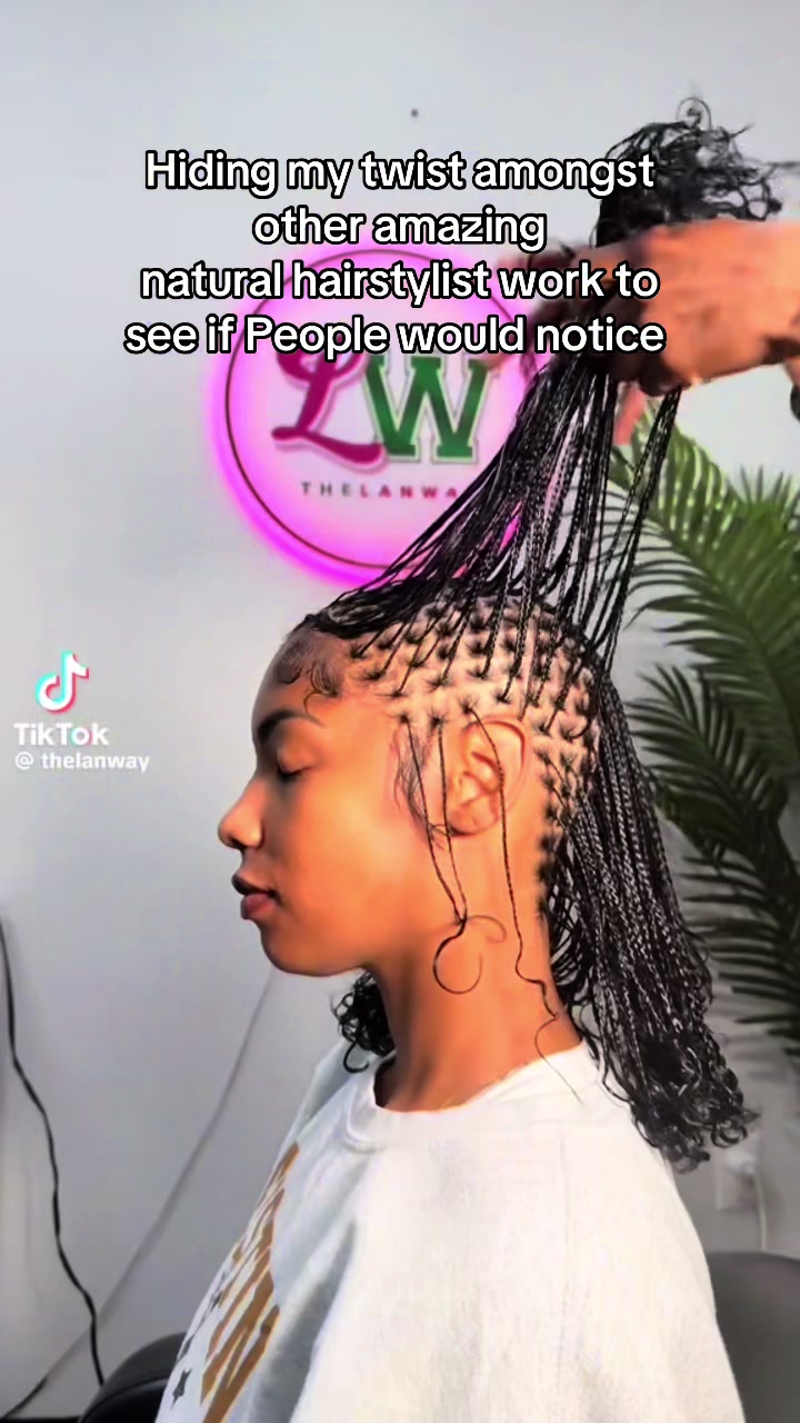 @Riri the twist girl😁