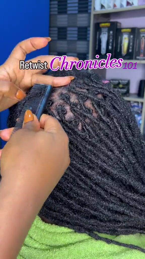 @FEMALE BARBER/LOCTICIAN IN LAG