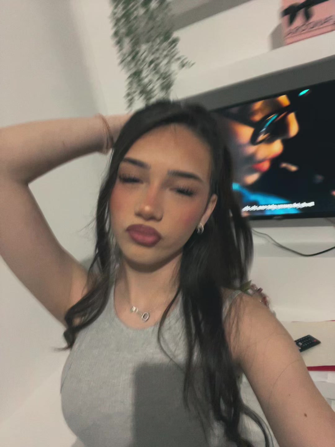 @🫣