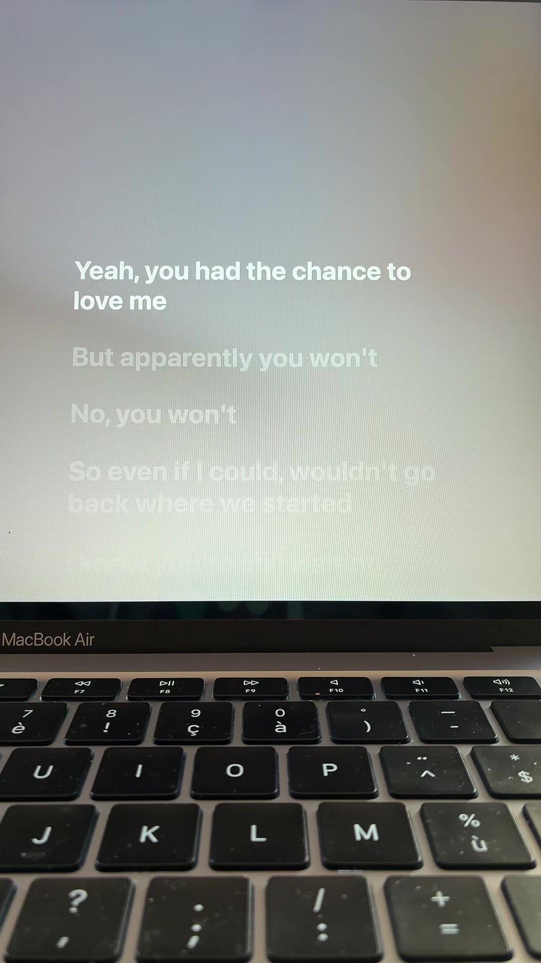@Lyrics_💕