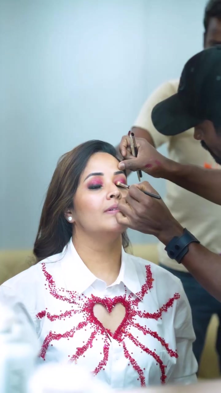@ANASUYA 💚 😍