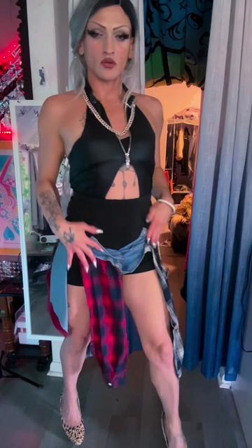 @itstinamonroe