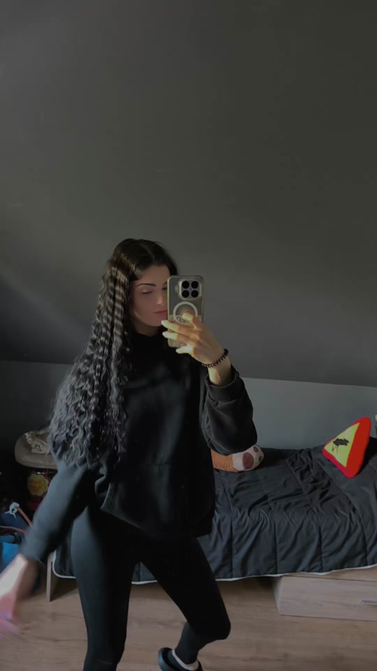 @Hi_Ana
