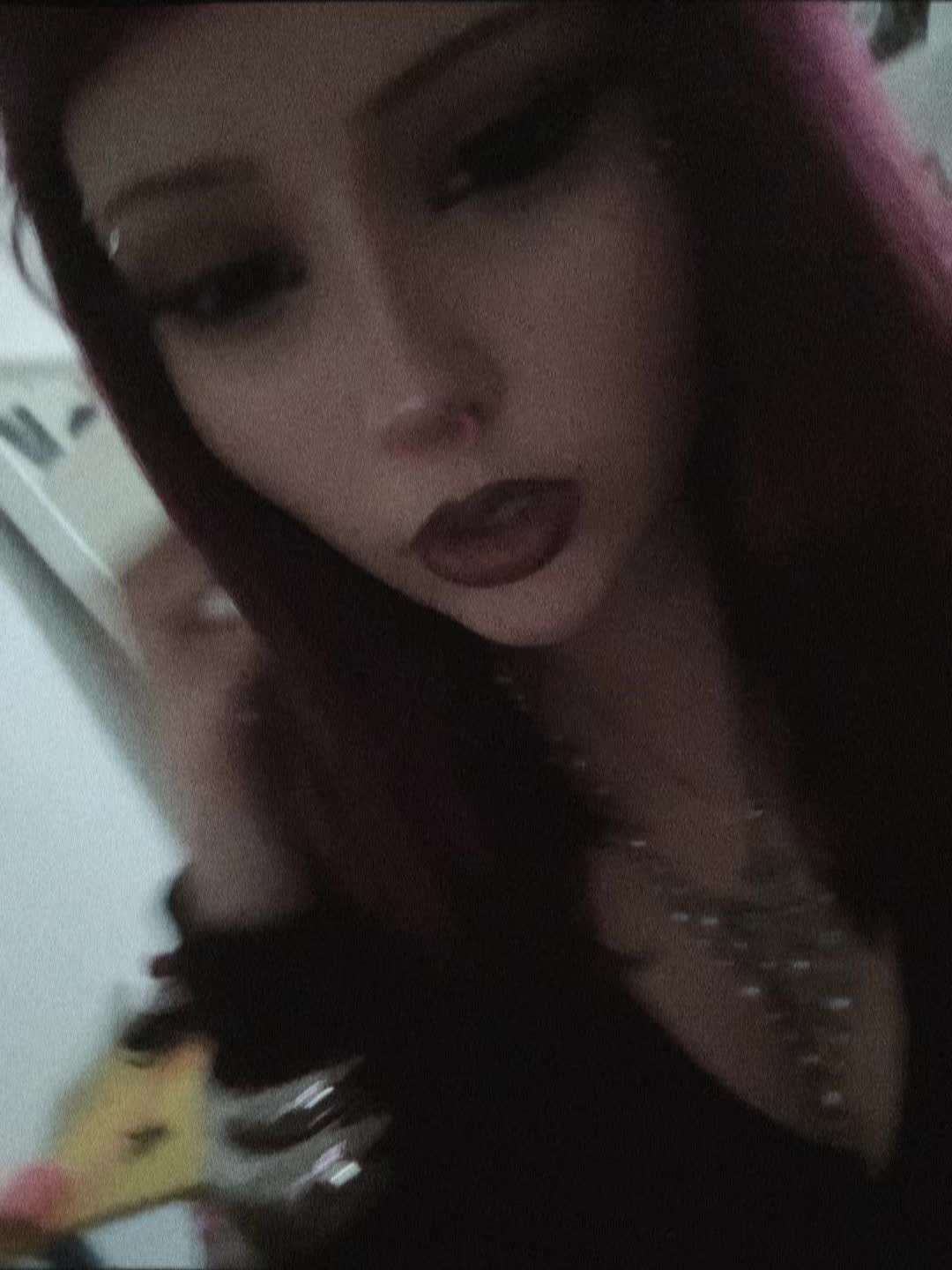 @🐝