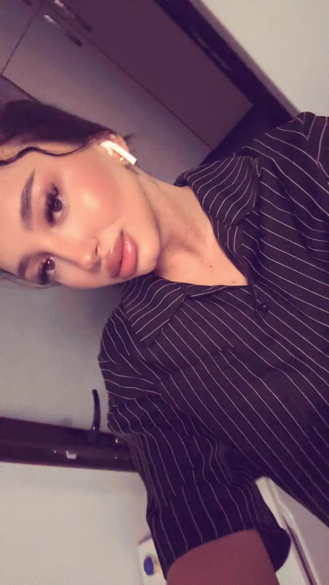 @Elennny