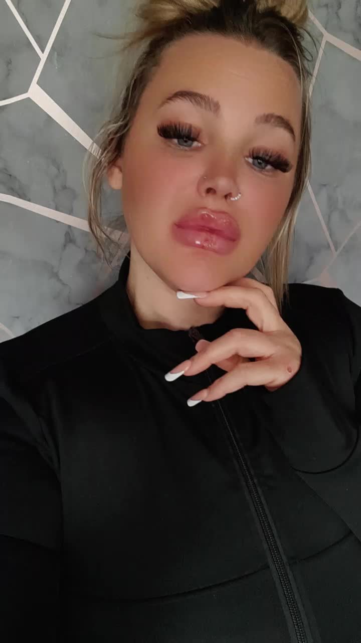 @BlondeQueenBee🍑🐷🥷📸🚩