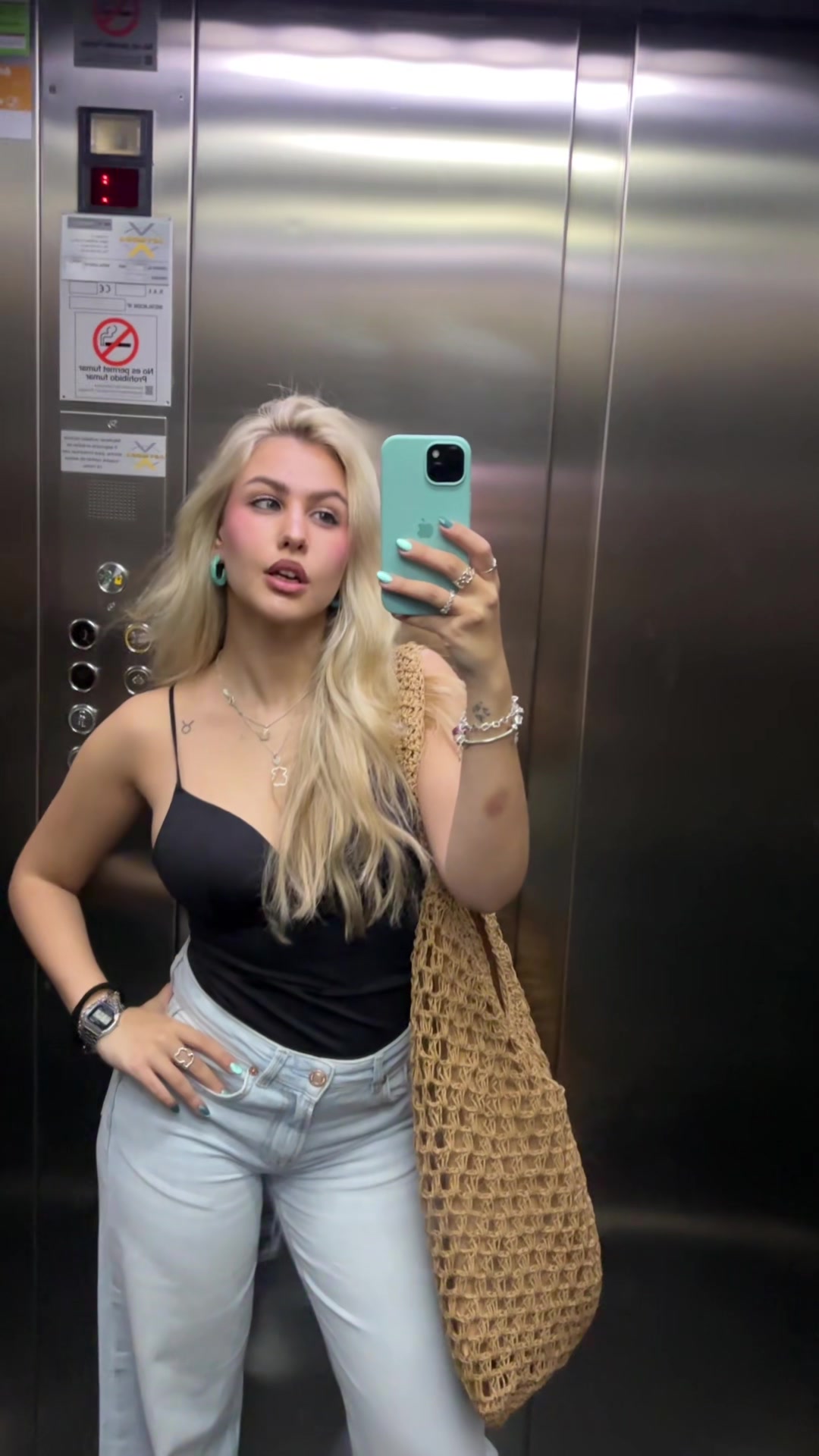 @jjuliacanaless