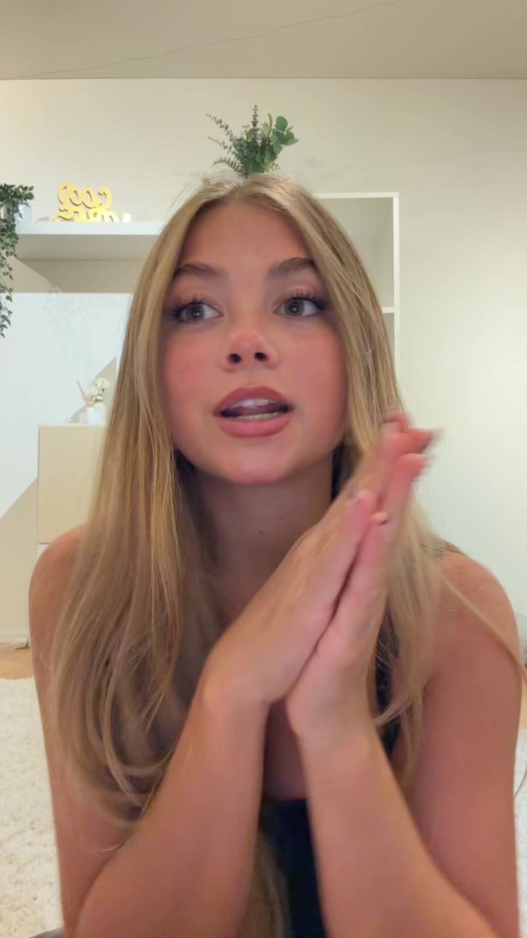 @Elena_<3