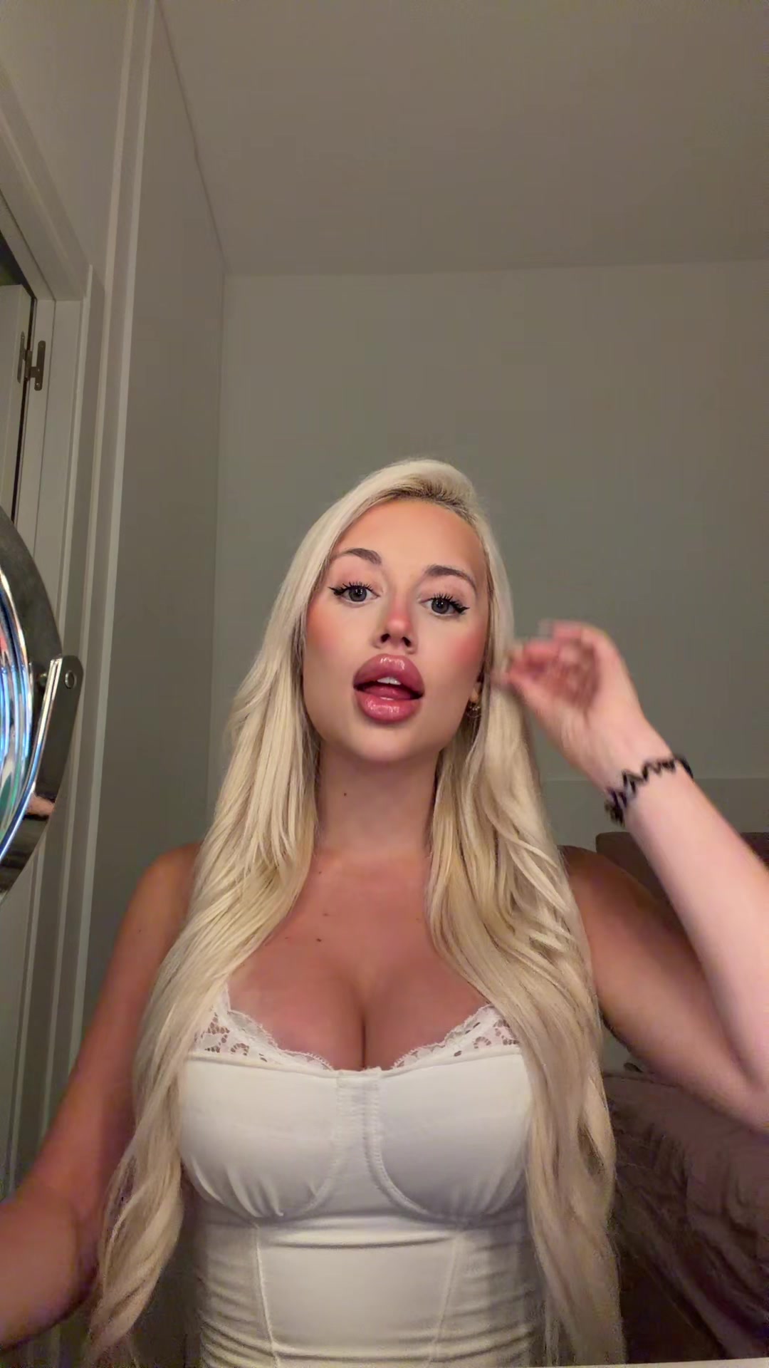 @lauragoomeez_