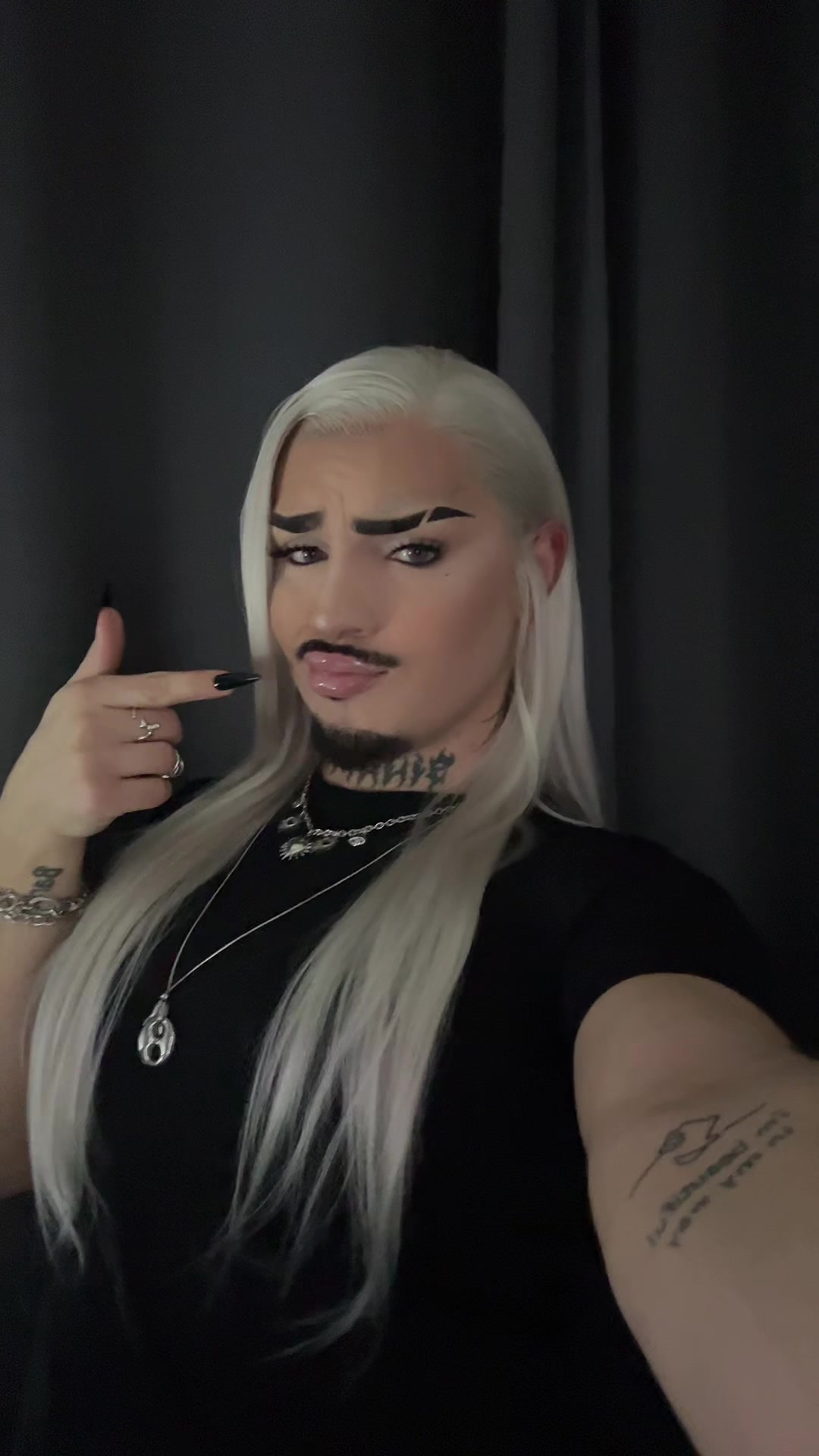 @𝐢𝐜𝐲 𝐠𝐨𝐫𝐠𝐨𝐧🐍