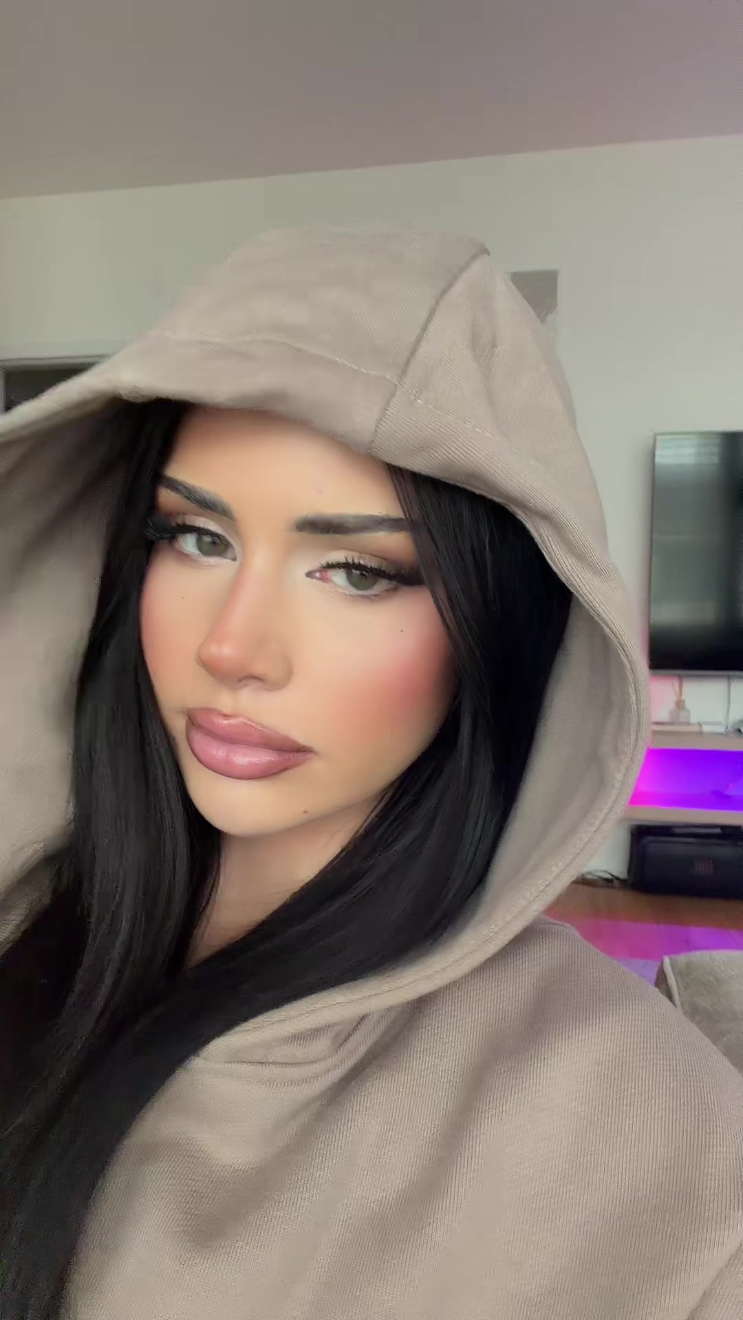 @Dominique Alagia