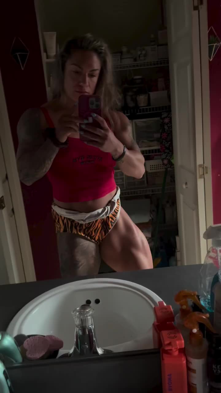 @musclegirls