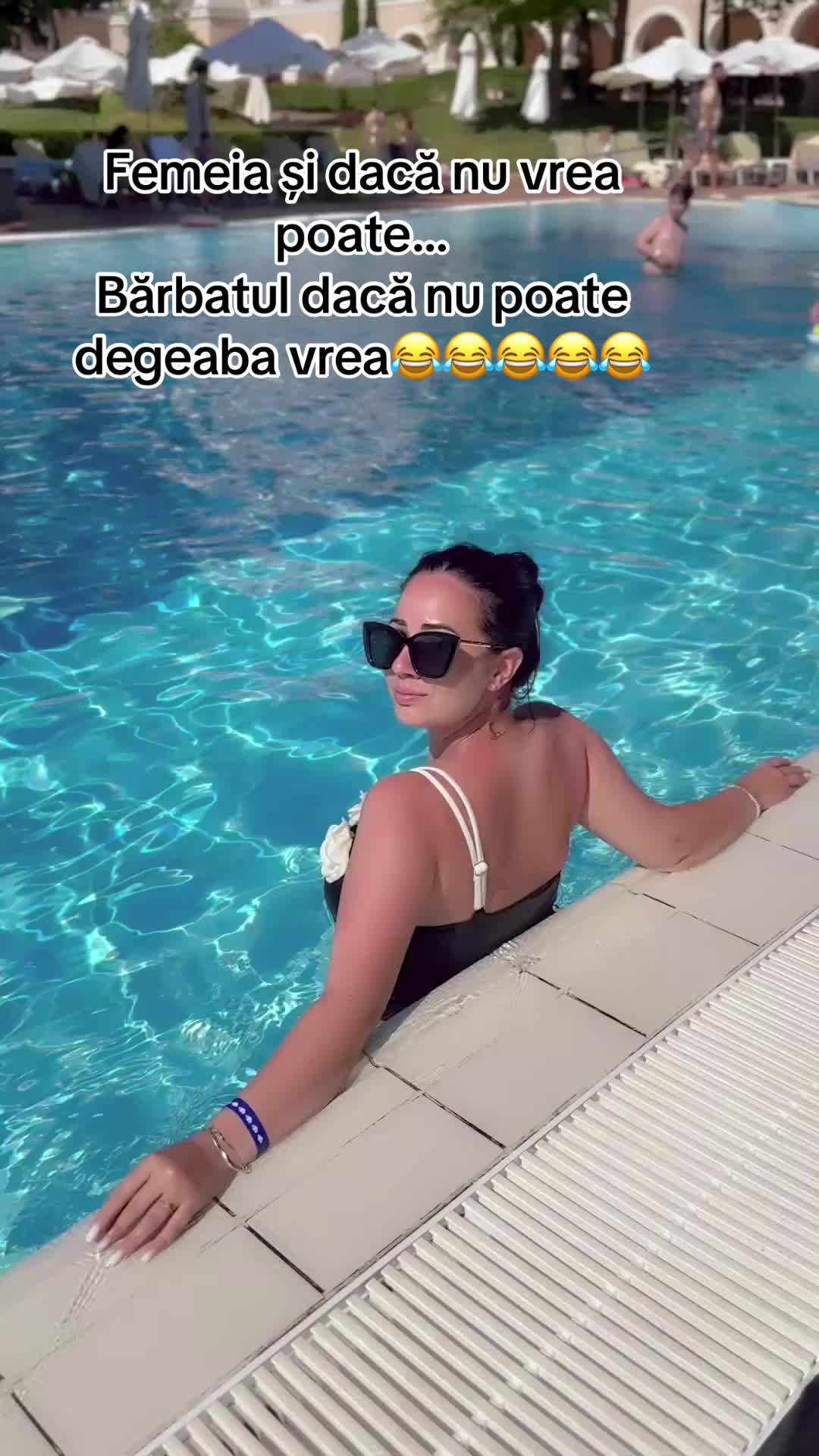 @Roxanaaa