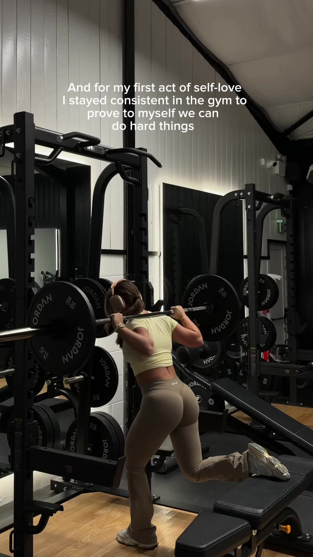 @lil.ashtonn