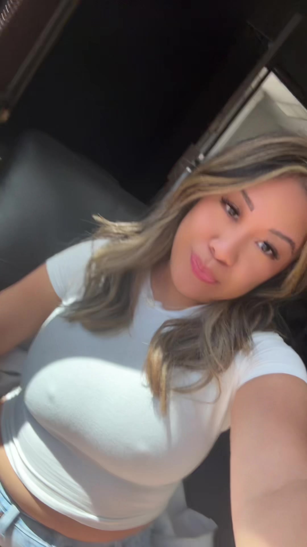 @yzabella