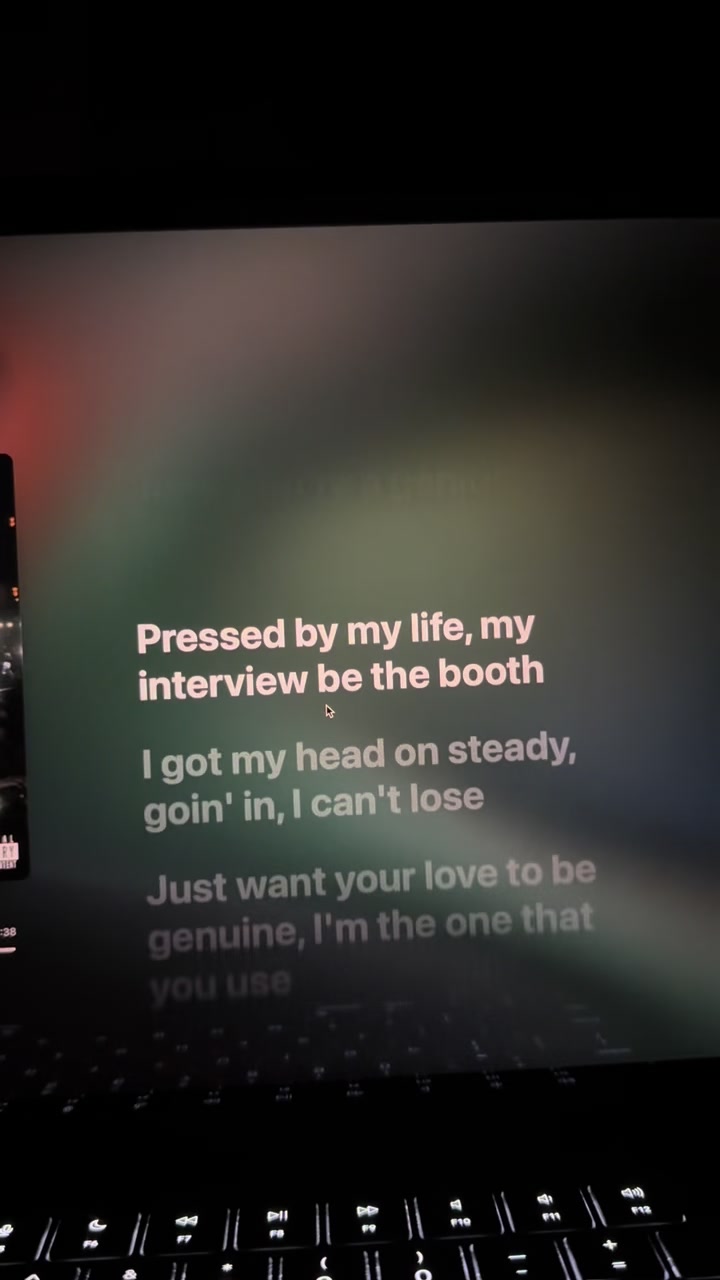 @🎧