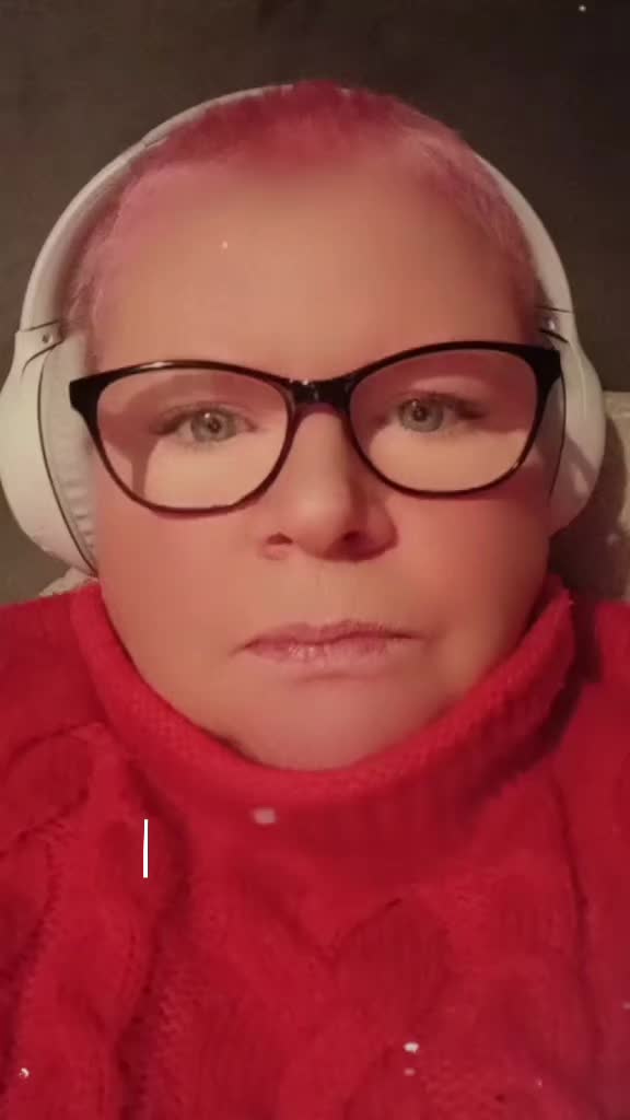 @Itsmedeedee