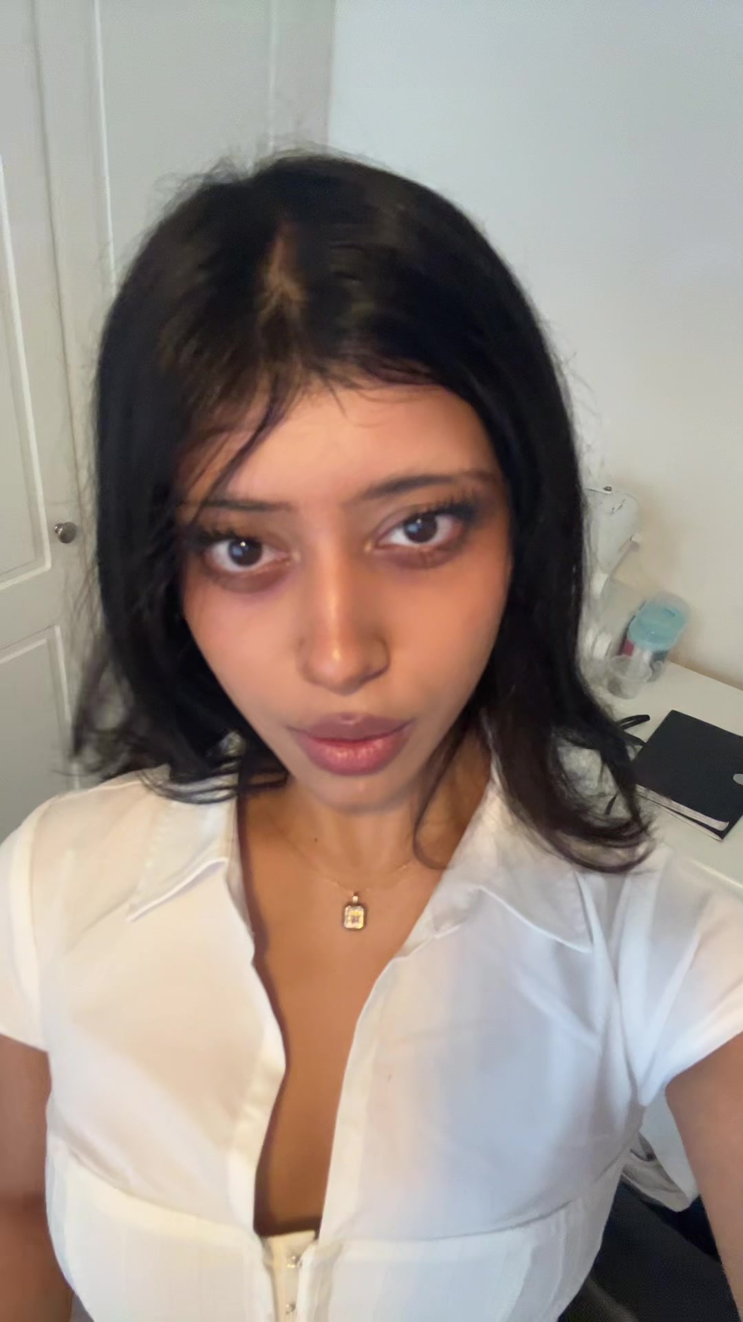 @￼