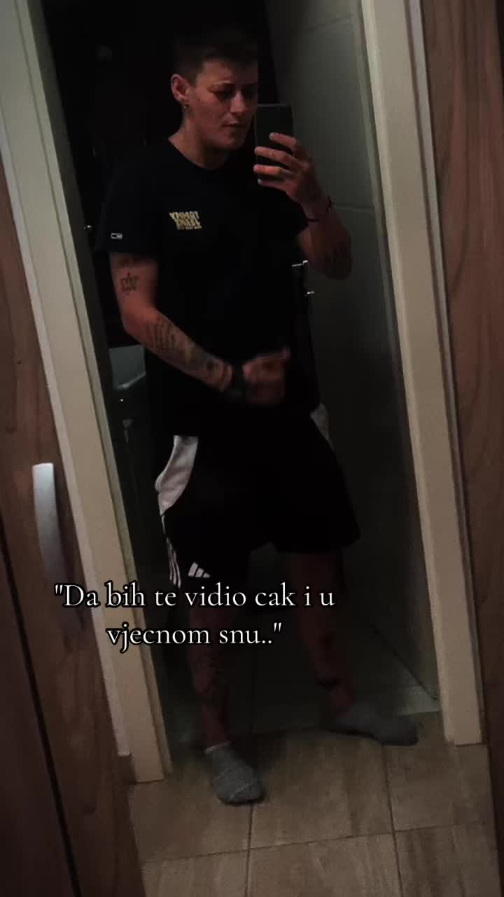 @Čombe 💫