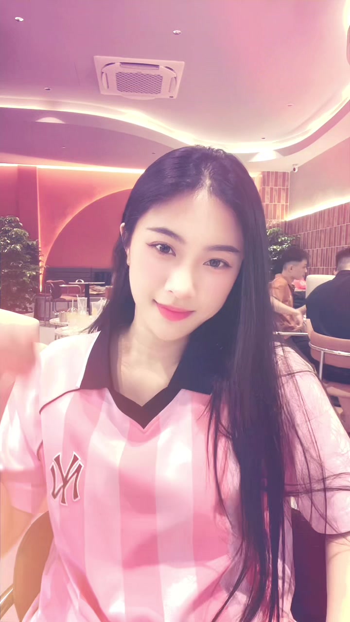 @Phượng th&iacute;ch ngắm m&acirc;y