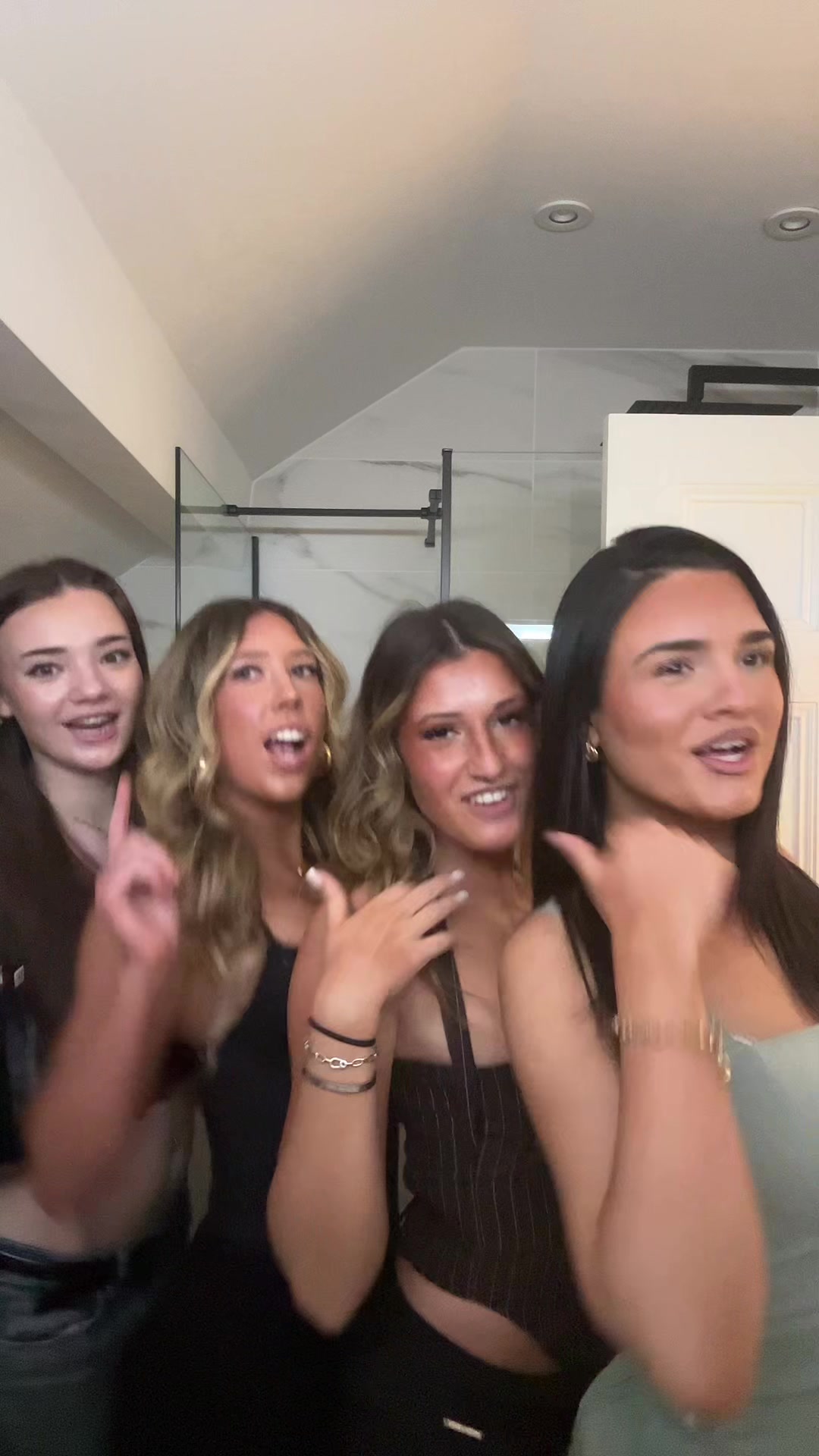 @poppymarshall_