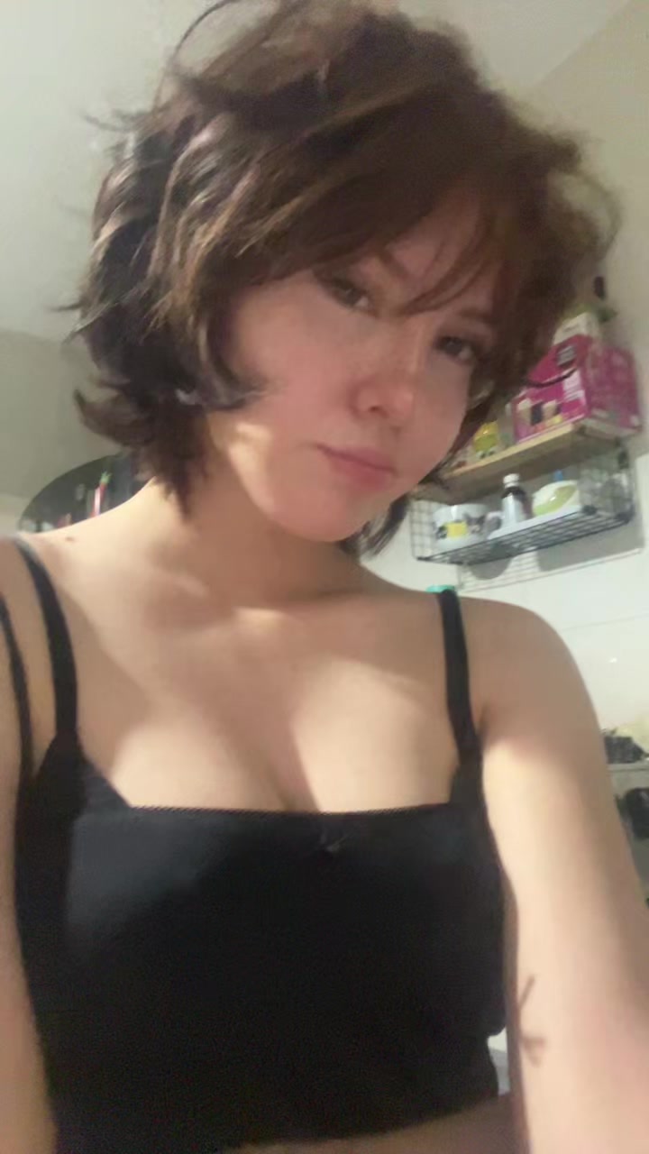 @evelynnn_izx