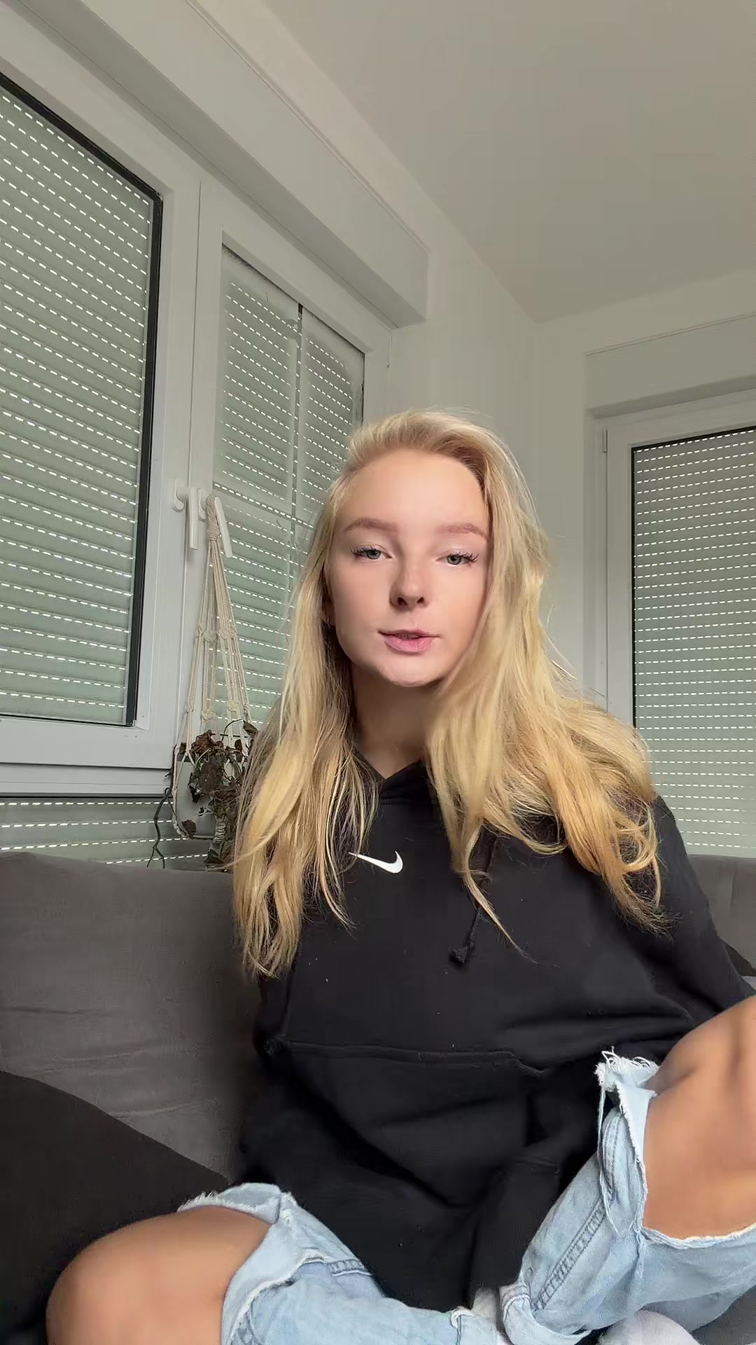@Blonde_vivi