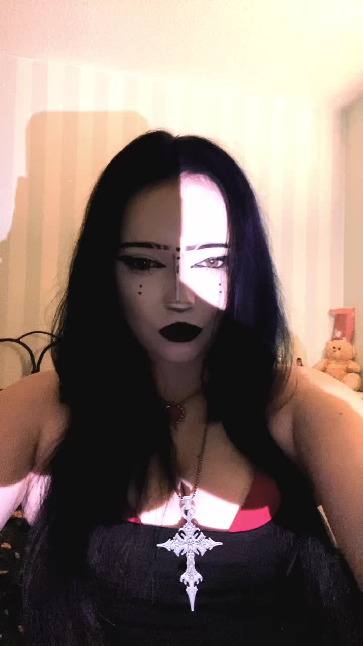 @𝕶𝖊𝖎𝖗𝖆 🧛&zwj;♀️