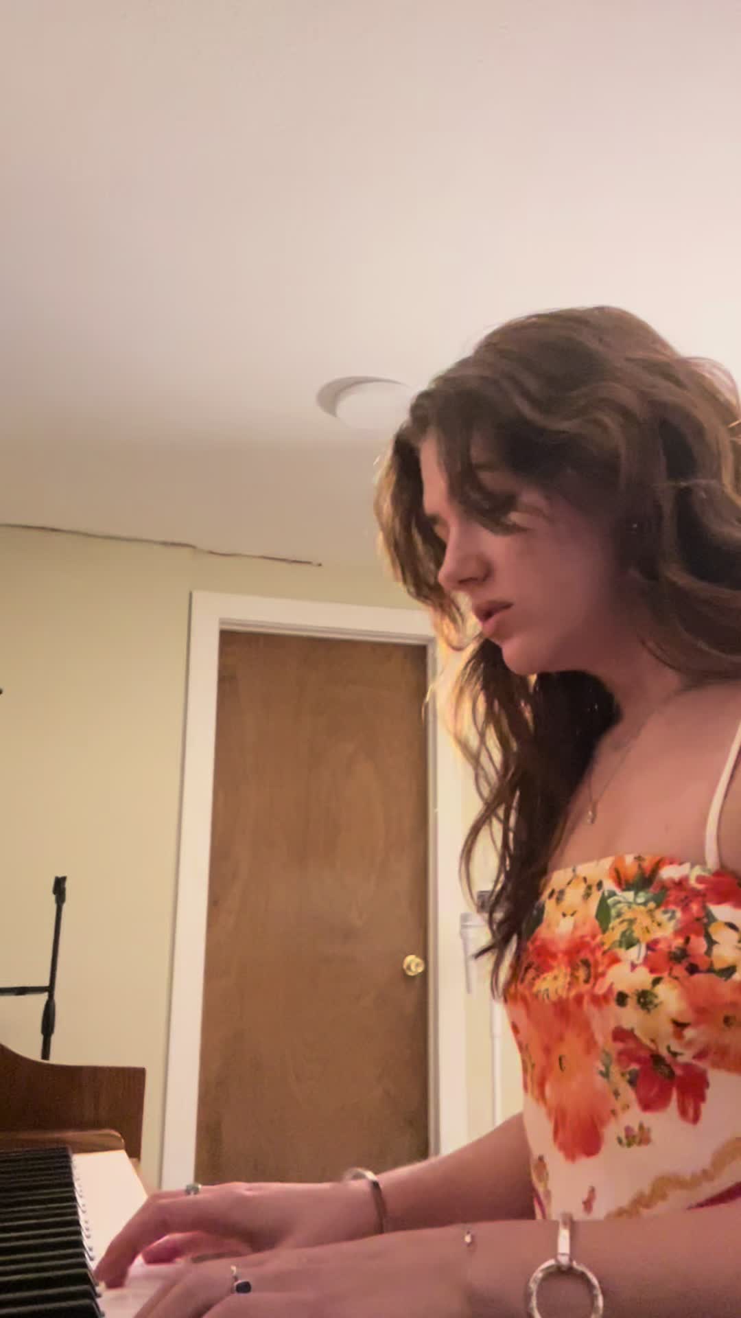 @hannahschnorr