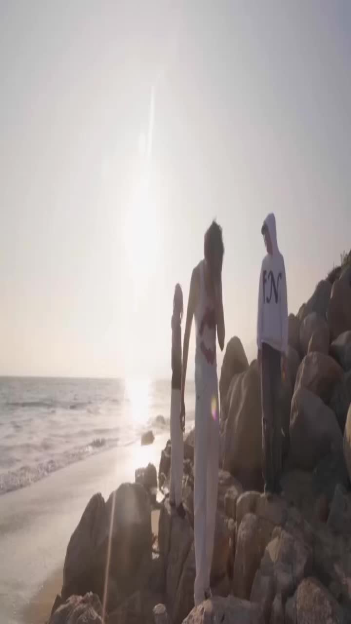 @⃟