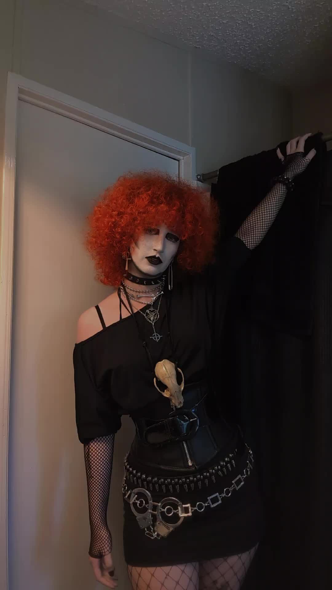 @🪦𝕷𝖊𝖊🪦